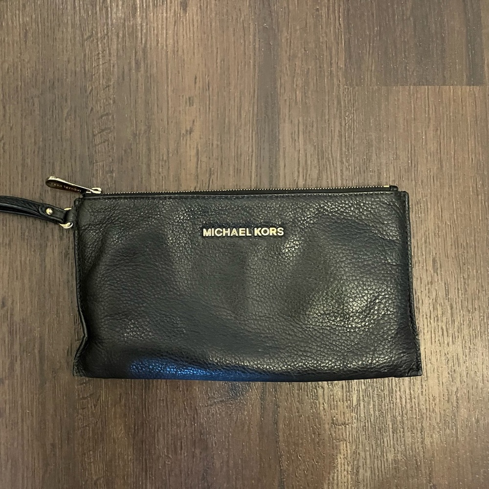 Michael kors black pebble leather wristlet